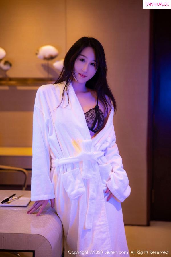   [XiuRen]高清写真图 2023.01.04 No.6083 薇薇酱 睡袍美腿第3张图片
